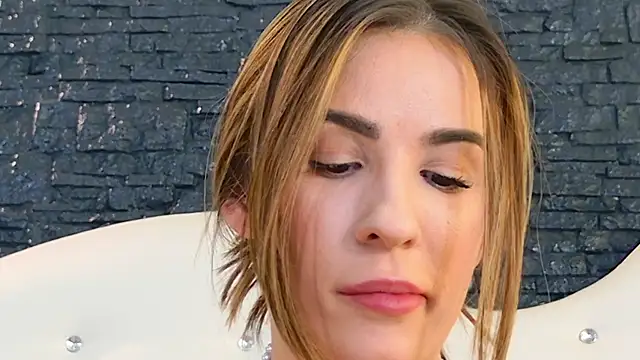 LaurynCopper online show from 01.06.25