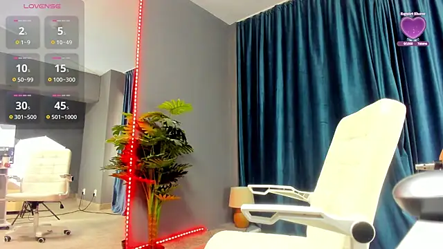 LaurynCopper online show from 10.06.25