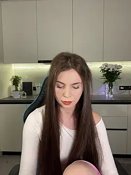 Snapshot of CurlyLara chatting on 11.26.25 CurlyLara online show from 11.26.25