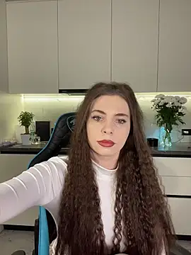 Snapshot of CurlyLara chatting on 11.29.25 CurlyLara online show from 11.29.25