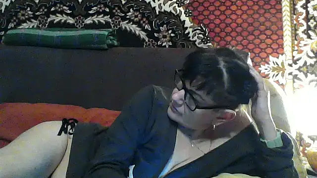 Snapshot of AlanaLaDream chatting on 11.12.25 AlanaLaDream online show from 11.12.25