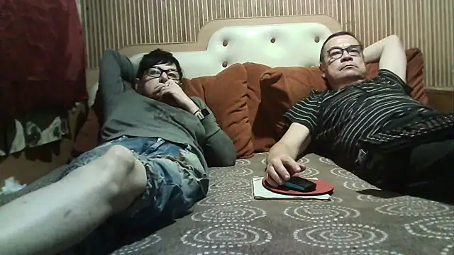 Snapshot of AlanaLaDream chatting on 12.13.25 AlanaLaDream online show from 12.13.25