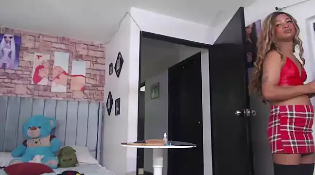 Snapshot of vixenxqueens chatting on 01.04.25 vixenxqueens online show from 01.04.25