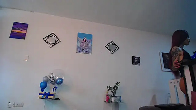 Snapshot of vixenxqueens chatting on 09.12.25 vixenxqueens online show from 09.12.25