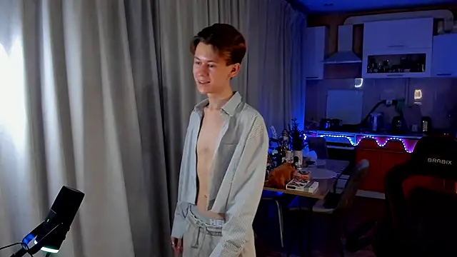 Snapshot of AndrewwCarter2 chatting on 02.08.25 AndrewwCarter2 online show from 02.08.25