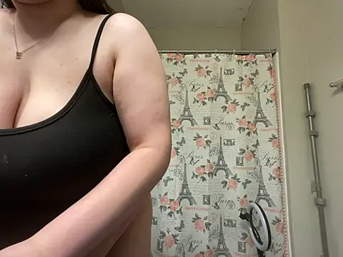 Snapshot of jasmine2badd chatting on 12.11.24 jasmine2badd online show from 12.11.24