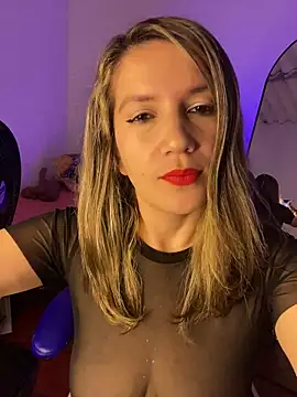 Snapshot of gwen_ashly chatting on 05.19.26 gwen ashly online show from 05.19.26
