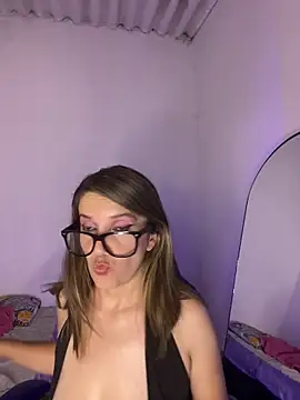 Snapshot of gwen_ashly chatting on 05.31.26 gwen ashly online show from 05.31.26