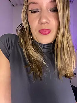Snapshot of gwen_ashly chatting on 07.28.26 gwen ashly online show from 07.28.26