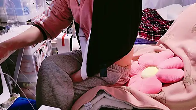 Snapshot of Im_IVE_LOVE chatting on 12.12.24 Im IVE LOVE online show from 12.12.24