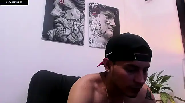 Snapshot of CruzVega chatting on 03.01.25 CruzVega online show from 03.01.25