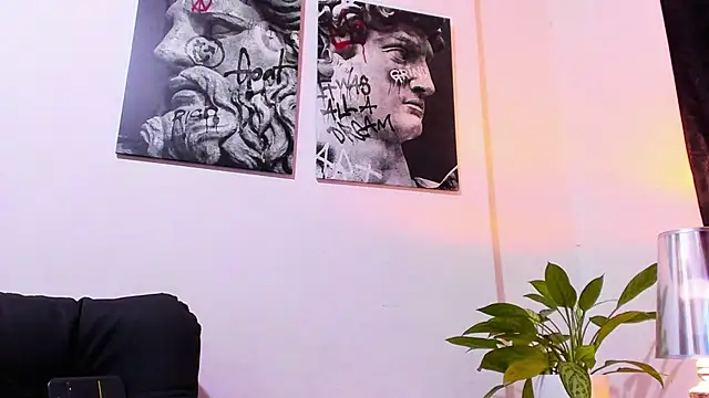 Snapshot of CruzVega chatting on 10.05.25 CruzVega online show from 10.05.25