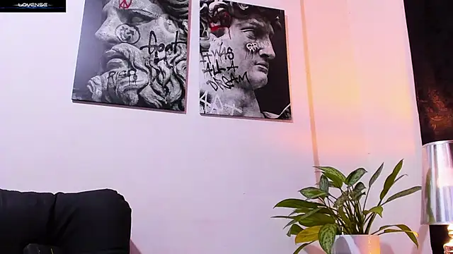 Snapshot of CruzVega chatting on 11.29.25 CruzVega online show from 11.29.25