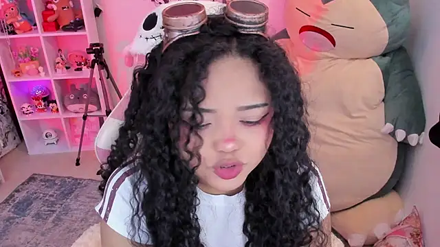 Snapshot of anyburkee chatting on 12.19.25 anyburkee online show from 12.19.25