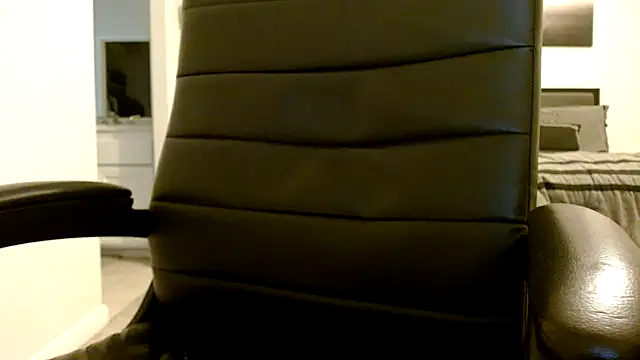 Snapshot of GirthBullger4You chatting on 09.22.25 GirthBullger4You online show from 09.22.25