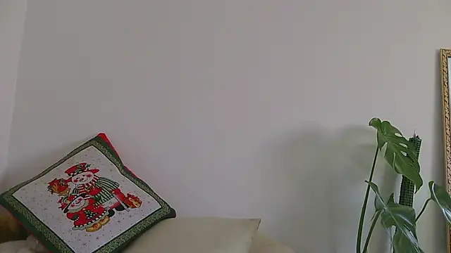 Snapshot of Miss_oliviaa chatting on 12.14.24 Miss oliviaa online show from 12.14.24