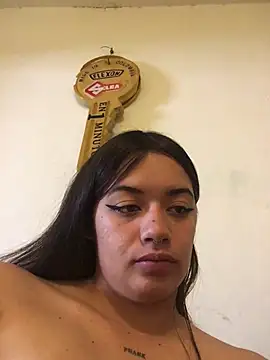 Snapshot of Miss_oliviaa chatting on 12.17.24 Miss oliviaa online show from 12.17.24