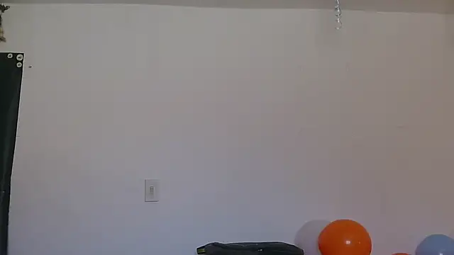 Snapshot of Miss_oliviaa chatting on 12.22.24 Miss oliviaa online show from 12.22.24