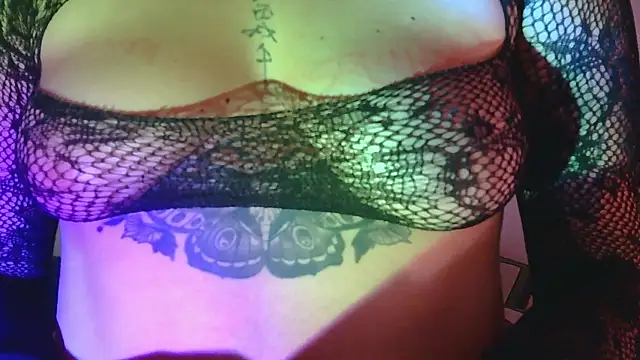 Snapshot of Miss_oliviaa chatting on 03.15.25 Miss oliviaa online show from 03.15.25