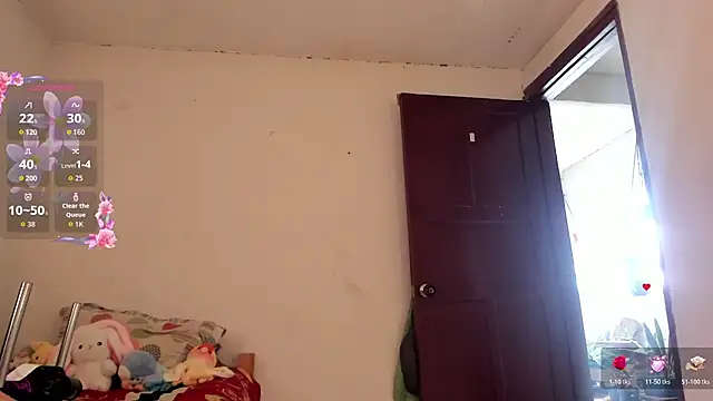 Snapshot of Miss_oliviaa chatting on 10.17.25 Miss oliviaa online show from 10.17.25