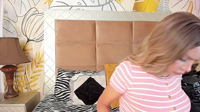 Snapshot of amazing_dolltsx chatting on 12.06.24 amazing dolltsx online show from 12.06.24