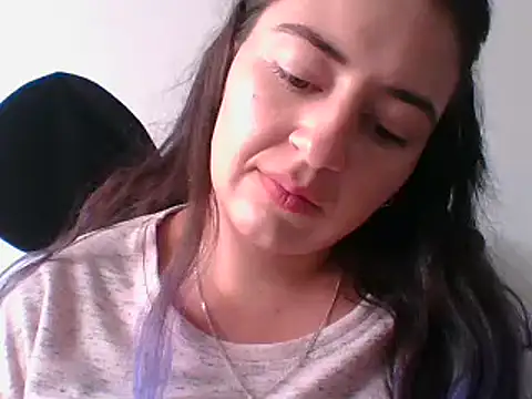  karlie kloss  online show from 01.26.25