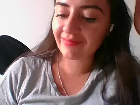  karlie kloss  online show from 01.28.25