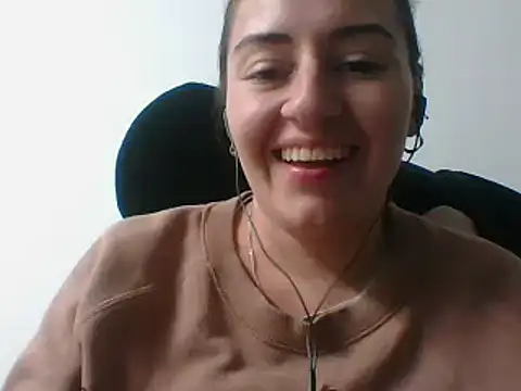  karlie kloss  online show from 02.06.25