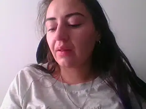  karlie kloss  online show from 02.06.25