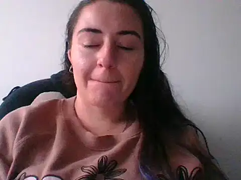  karlie kloss  online show from 02.13.25