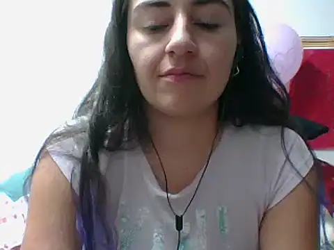  karlie kloss  online show from 02.15.25