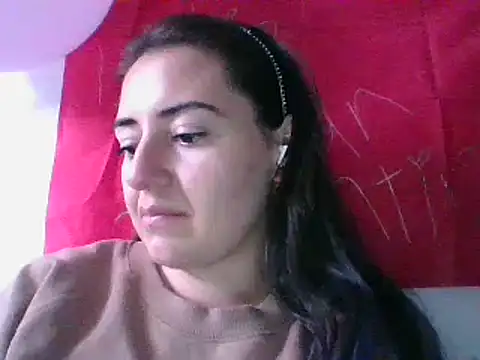  karlie kloss  online show from 02.21.25