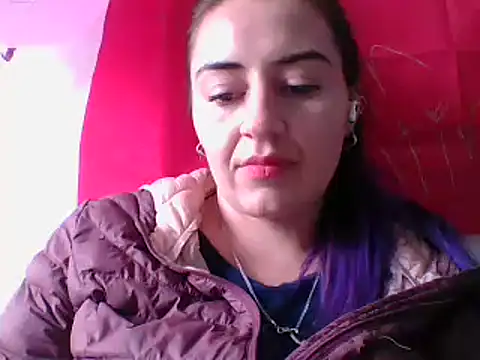  karlie kloss  online show from 02.23.25