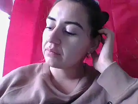  karlie kloss  online show from 03.04.25