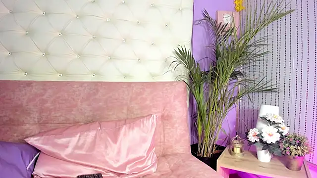 Snapshot of emaa_lambert chatting on 03.07.25 emaa lambert online show from 03.07.25