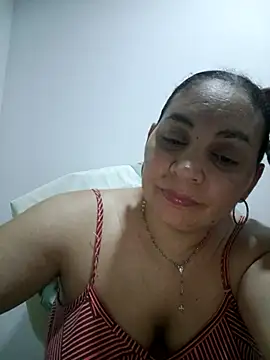 Snapshot of MirandaSoto chatting on 10.23.25 MirandaSoto online show from 10.23.25