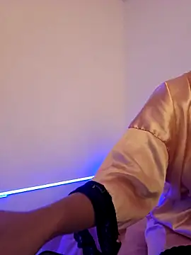 VictoriaEvaans  online show from 11.18.25