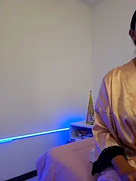 VictoriaEvaans  online show from 12.04.25