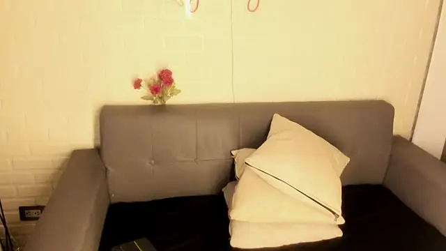 Snapshot of karina_gomez_18 chatting on 11.05.25 karina gomez 18 online show from 11.05.25