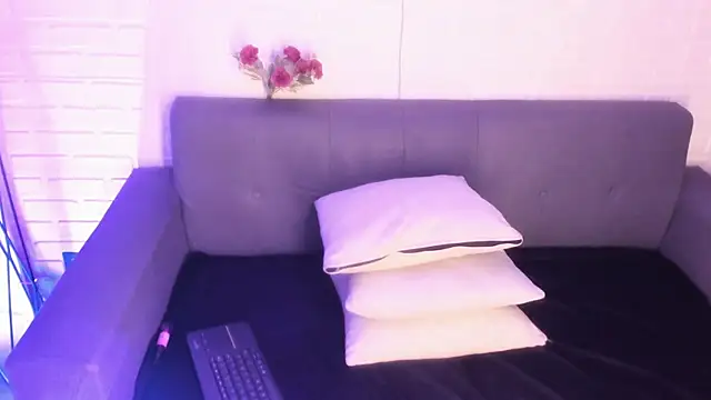 Snapshot of karina_gomez_18 chatting on 11.08.25 karina gomez 18 online show from 11.08.25