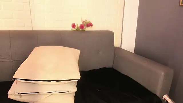 Snapshot of karina_gomez_18 chatting on 11.15.25 karina gomez 18 online show from 11.15.25