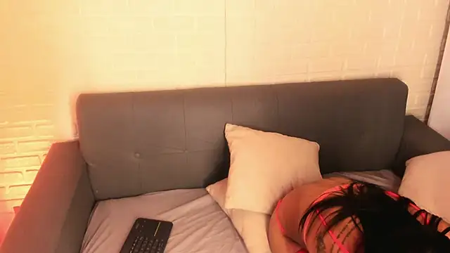 Snapshot of karina_gomez_18 chatting on 11.19.25 karina gomez 18 online show from 11.19.25