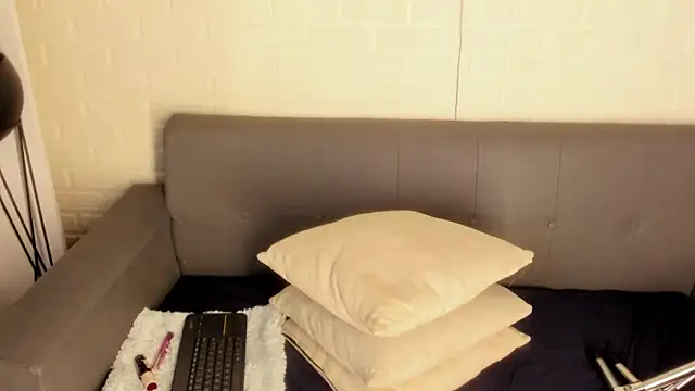 Snapshot of karina_gomez_18 chatting on 12.15.25 karina gomez 18 online show from 12.15.25