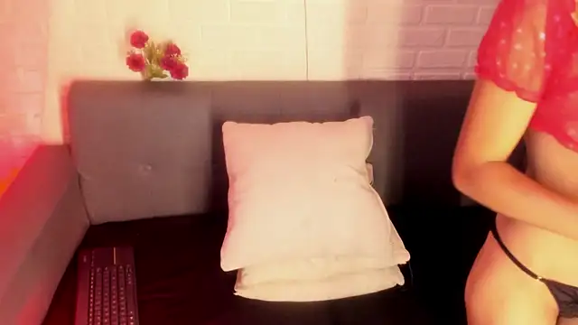 Snapshot of karina_gomez_18 chatting on 12.20.25 karina gomez 18 online show from 12.20.25