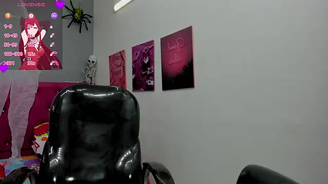 Snapshot of Helen_russo chatting on 10.24.25 Helen russo online show from 10.24.25