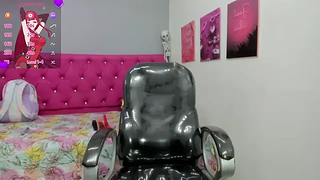 Snapshot of Helen_russo chatting on 11.22.25 Helen russo online show from 11.22.25