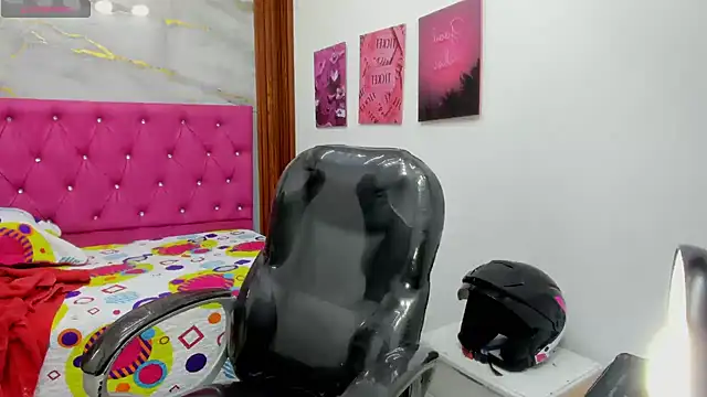 Snapshot of Helen_russo chatting on 01.07.26 Helen russo online show from 01.07.26