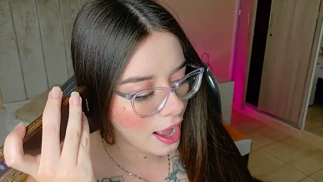 Charlotte Olsen  online show from 06.17.26