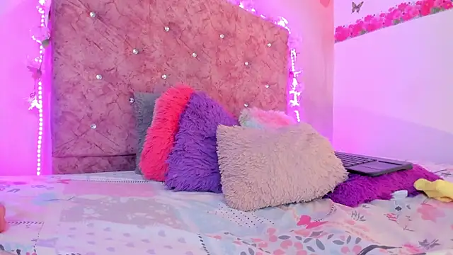 Snapshot of Bella__sweet chatting on 01.11.25 Bella sweet online show from 01.11.25