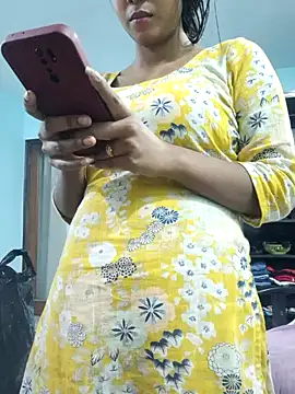 Snapshot of royaldoll-143 chatting on 01.12.25 royaldoll-143 online show from 01.12.25